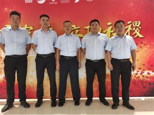 公司外派中层管理团队参加三天的培训